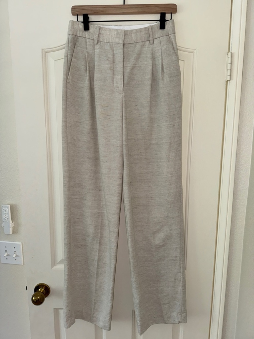 Aritzia The Effortless Wide-Leg Linen High-Rise Trousers in Light Taupe